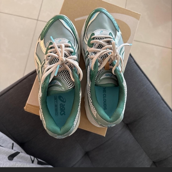 Asics 2160 Above The Clouds Green and White Running Shoes - Picture 4 of 4